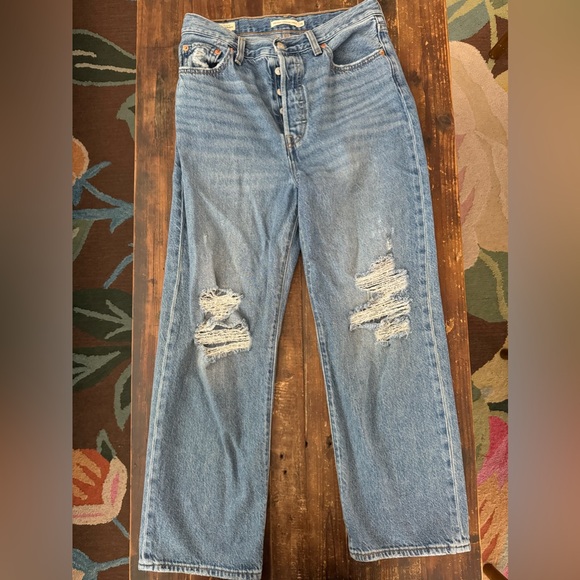 Levi’s Ribcage Ripped Ankle Straight Leg Jeans - Picture 4 of 11